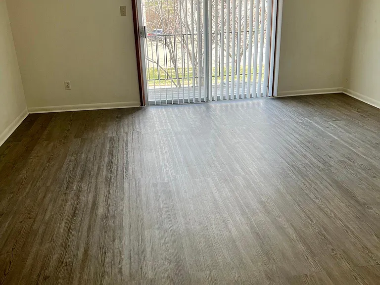 Dellwood Apartments — Photo 8