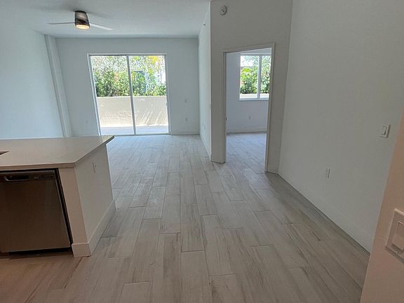 3rd image of 601 E Dania Beach Blvd #2