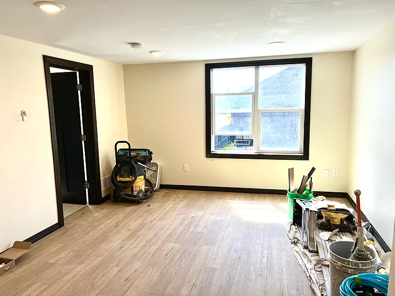 204 N 3rd Ave #B — Photo 5