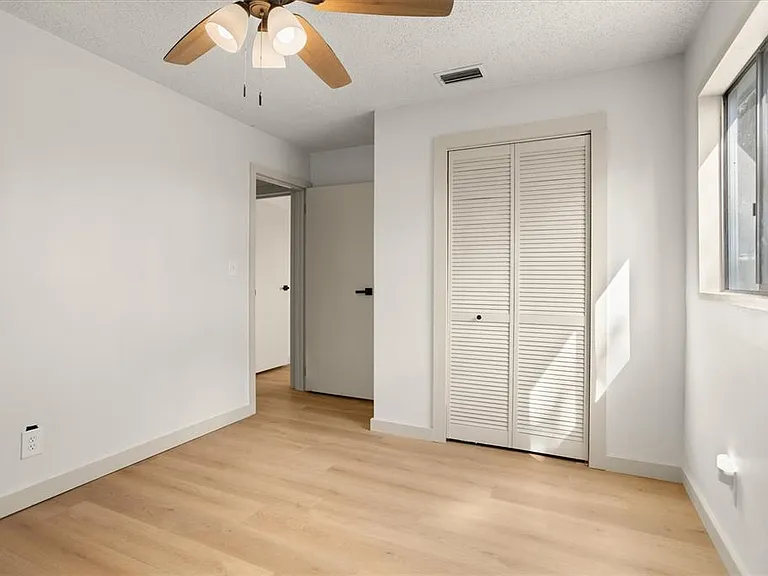 8725 Erie Ln — Photo 32