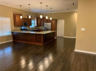 1613 Beaumont Dr, Deatsville, AL 36022