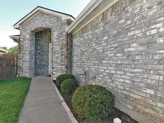 5th image of 1079 Port Boliver Dr
