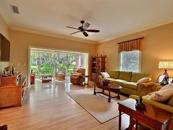 4th image of 125 E Park Shores Cir