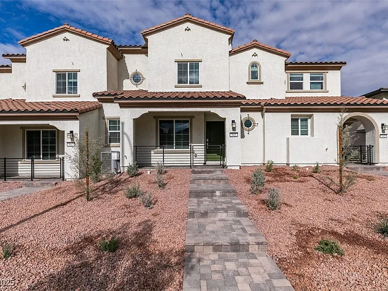 945 Jigglypuff Pl — Photo 1
