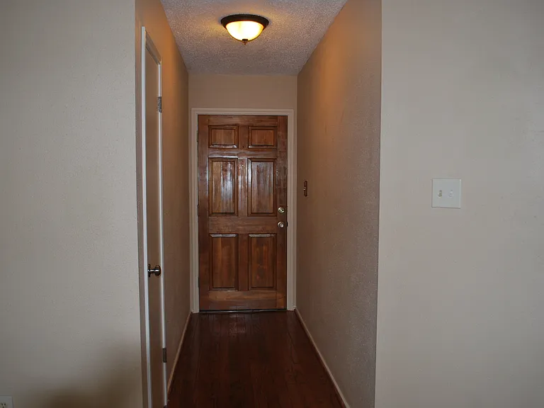 2506 Beverly Cv — Photo 6