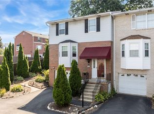 160 Woodstone Ln, New Kensington, PA 15068