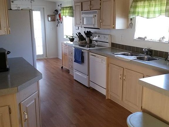 3rd image of 6169 SE 140th Pl