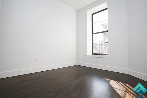 Rented by EXR | media 35