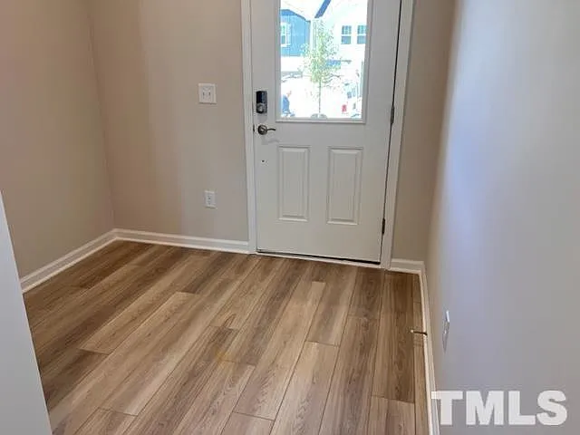 903 Clearhaven Ln — Photo 2