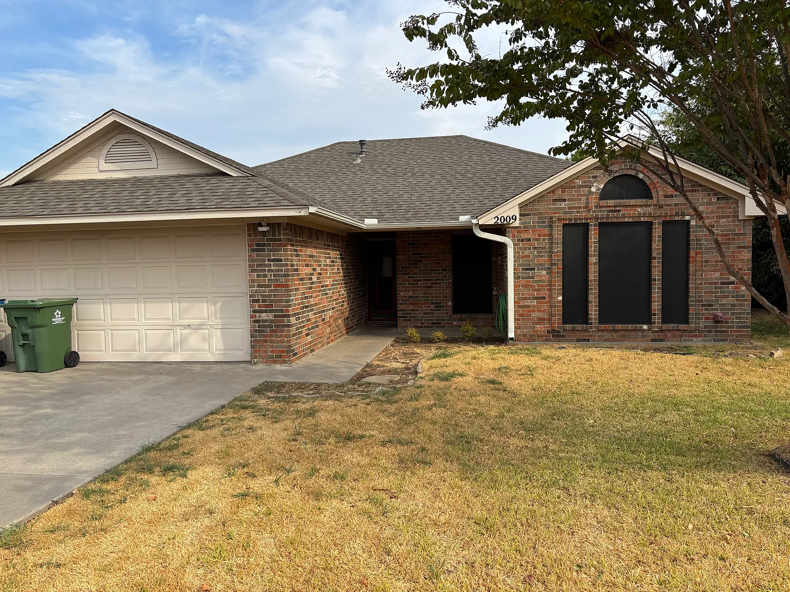 3 bed, 1284 sqft, $1,750 — Photo 1