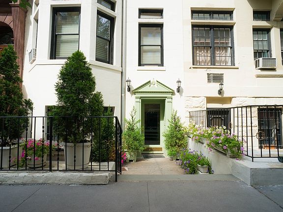 3rd image of 27 West 82nd Street #4C