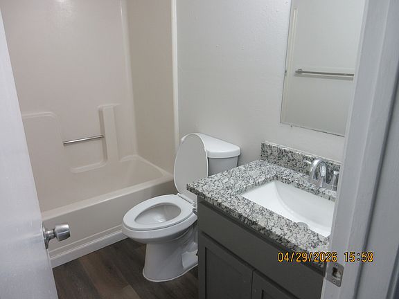 4th image of 2527 Louise St APT 105