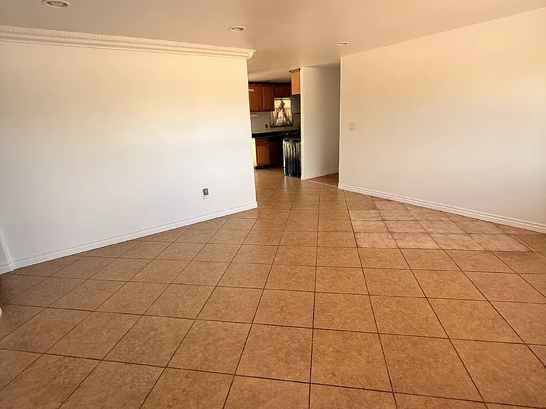 98 E Palomar St — Photo 5