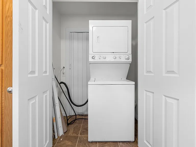 865 N 500 W #11 — Photo 2