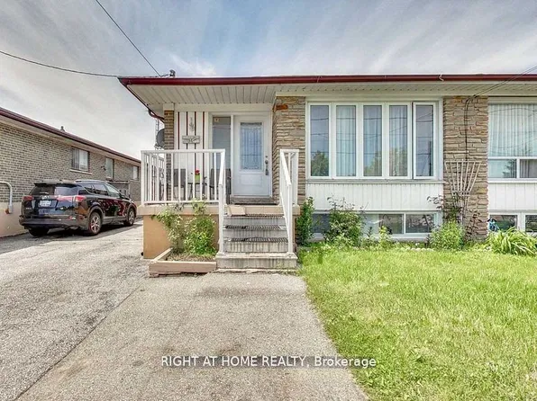 34 Goldsboro Rd, Toronto, ON M9L 1A7