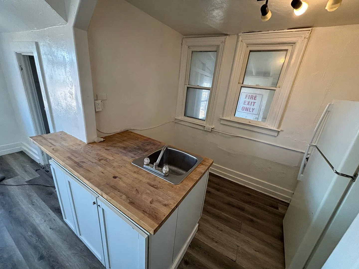 218 Kansas St Apartment — Photo 2