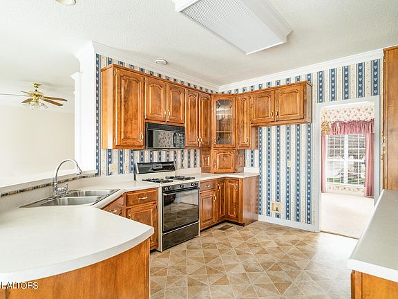 5th image of 959 Meadow Oaks Dr