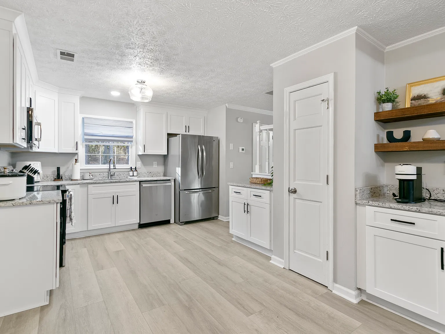3 bed, 2.5 bath, 1704 sqft, $6,500 — Photo 4
