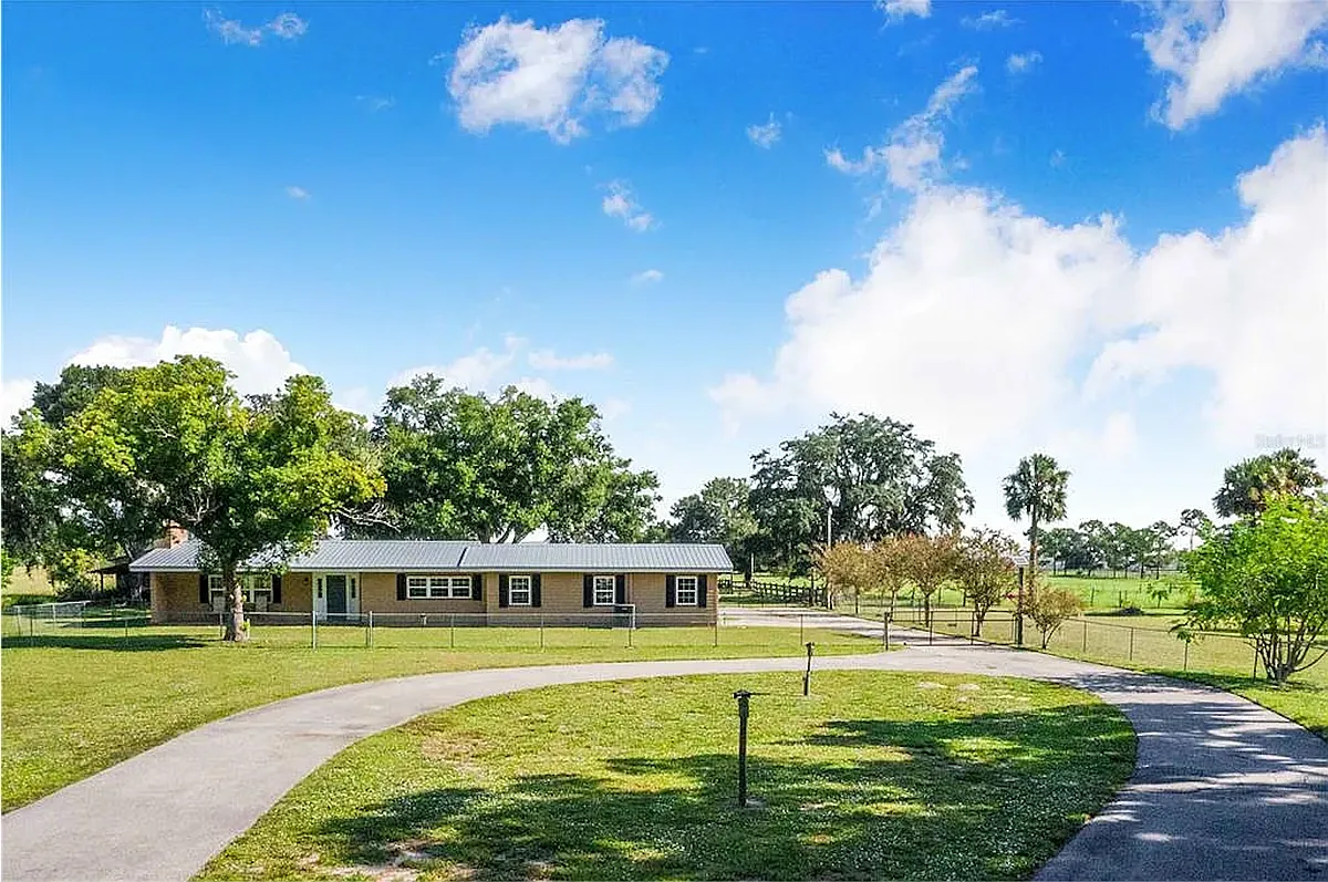 Building Photo - 4854 E Hinson Ave