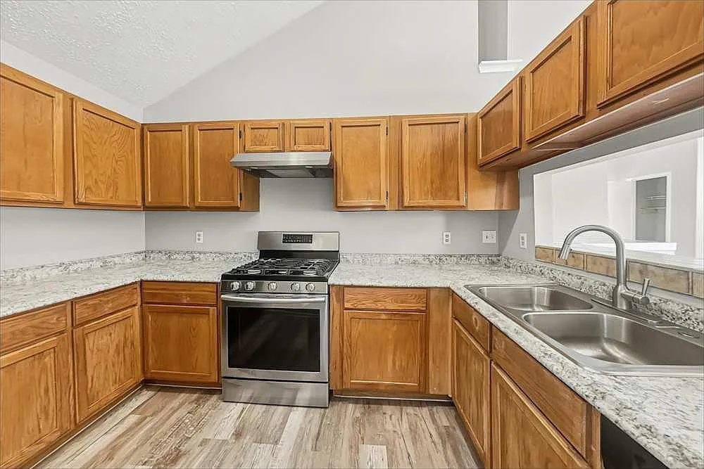3 bed, 2.0 bath, 1107 sqft, $1,690 — Photo 1