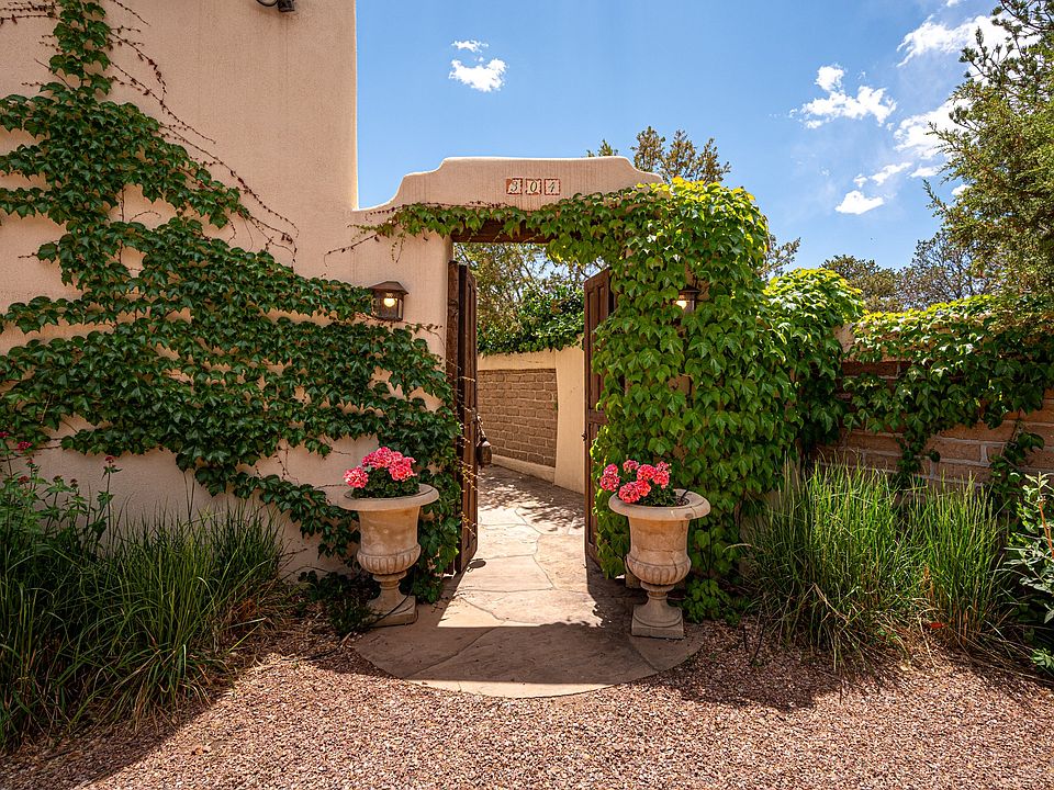 1st image of 304 Callecita Pl