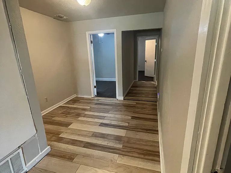 E Hutchins Pl — Photo 10