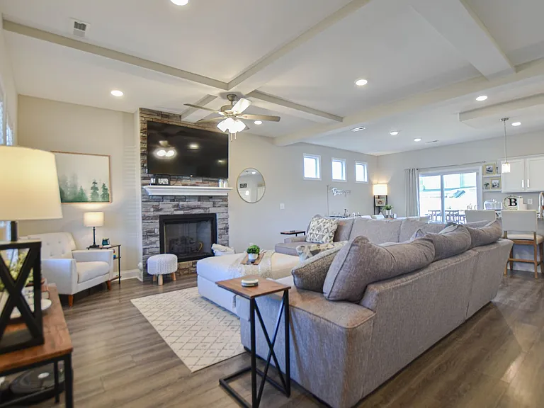 1046 Creek Way — Photo 3