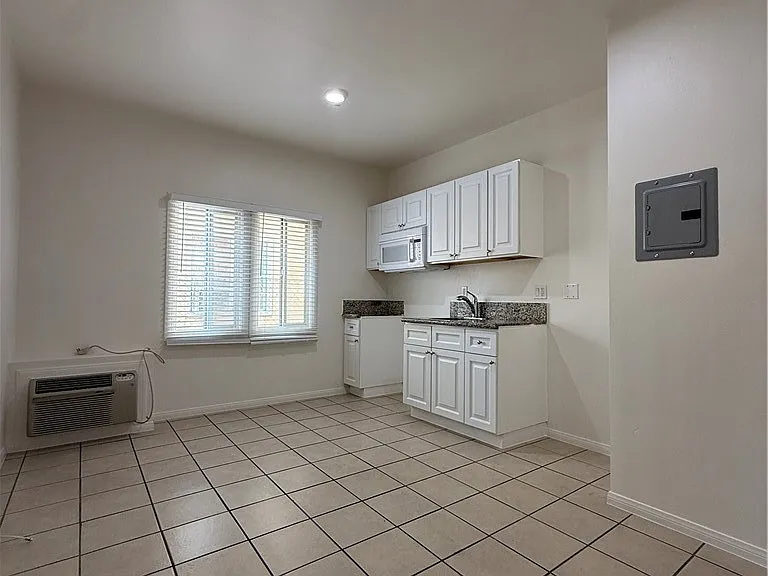 1085 Hoffman Ave #10 — Photo 3