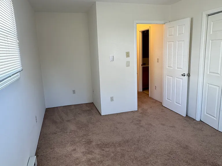 418 Main Ave — Photo 9