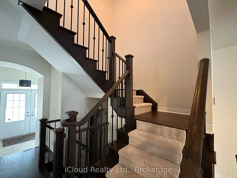 2466 Village Cmn — Photo 21