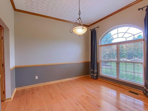 4th image of 8201 Glenmore Dr
