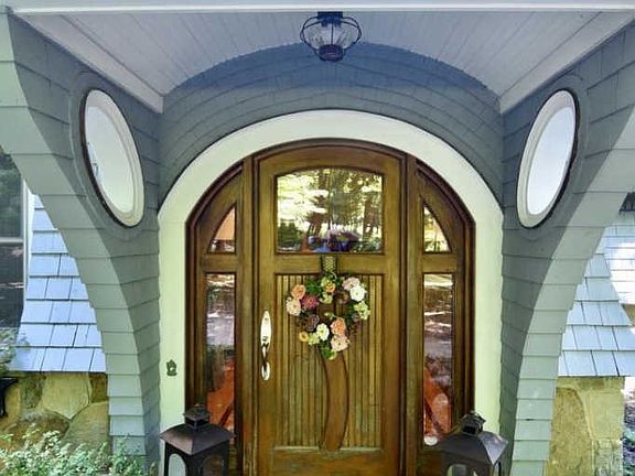 4th image of 233 Locust Grove Rd