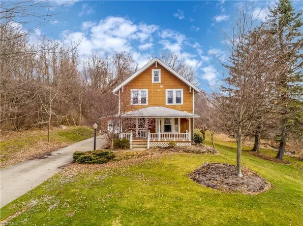 2977 Pleasant St, Barberton, OH 44203