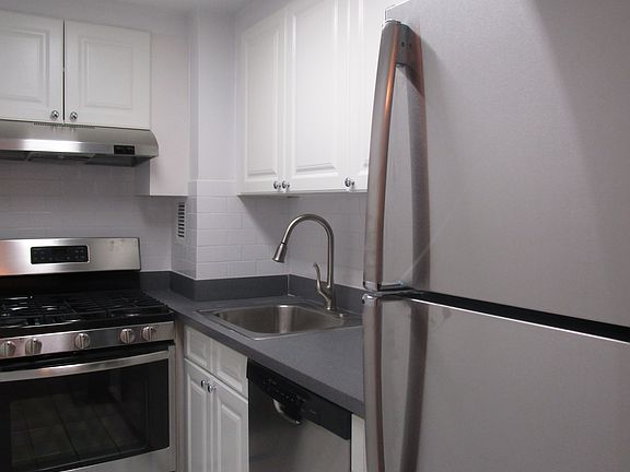4th image of 250 E 63rd St APT 1202