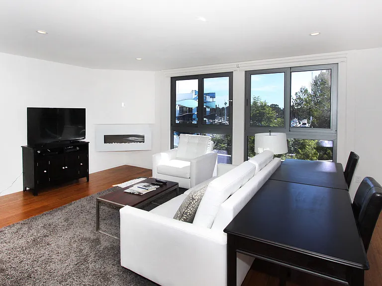 Waves MDR Apartments — Photo 16