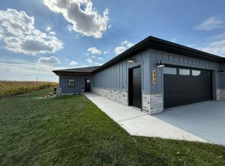 906 Funk Ave, Lakefield, MN 56150