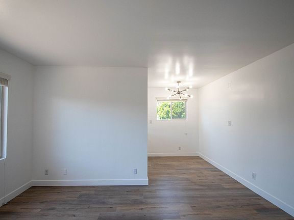 3rd image of 4565 Hazeltine Ave APT 215