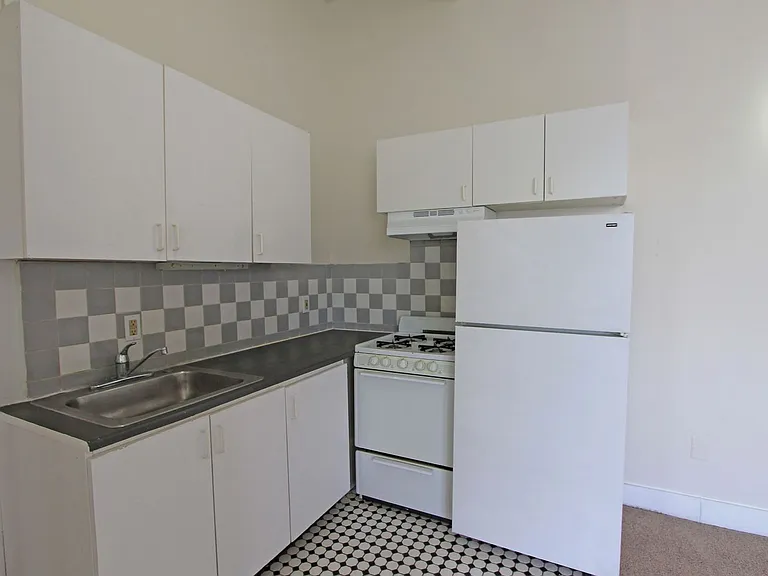 100 E Price St — Photo 8