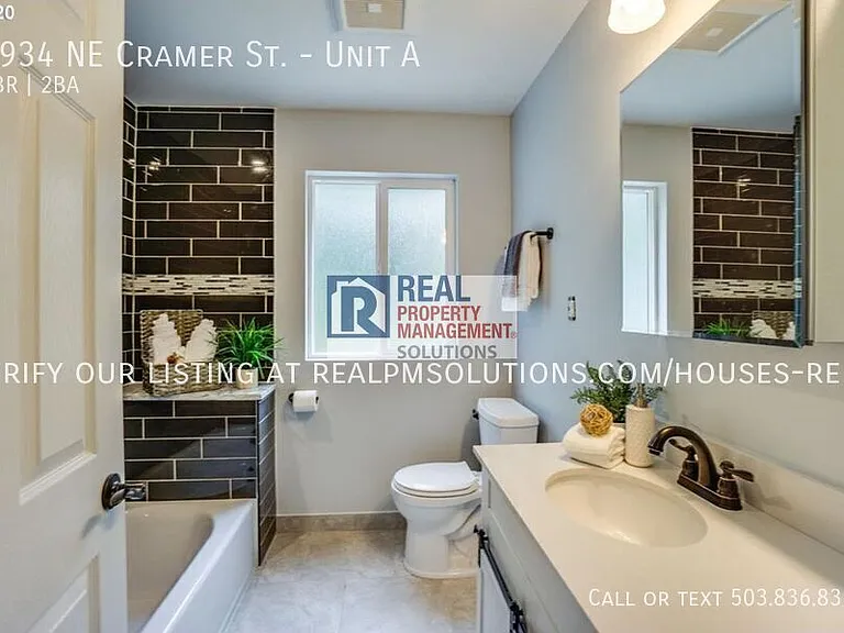 1934 NE Cramer St #A — Photo 16
