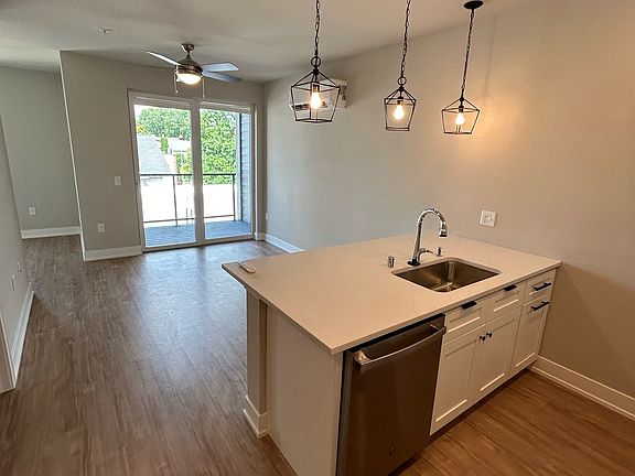 4th image of 2012 Winnebago St #105