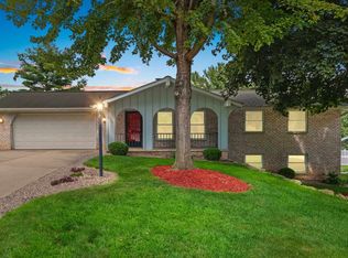2548 Oakwood Dr, Green Bay, WI 54304