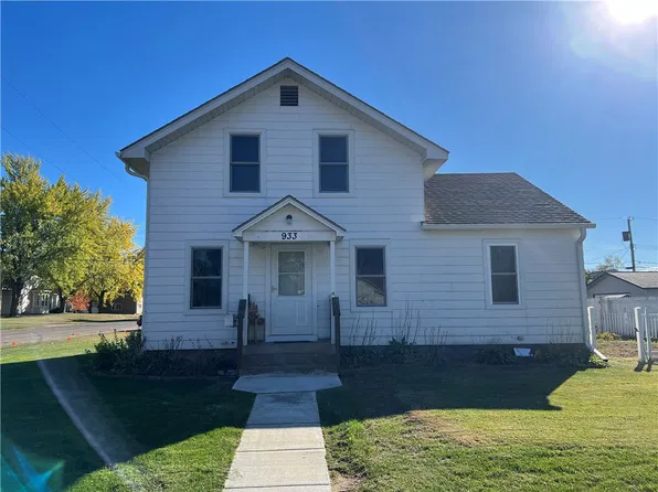 933 Warren Street, Chippewa Falls, WI 54729