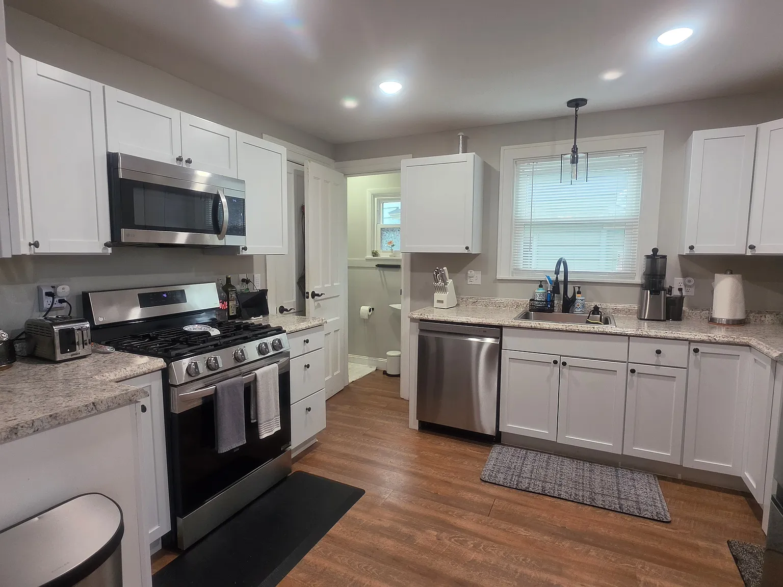 4 bed, 1.5 bath, 1656 sqft, $1,850 — Photo 2