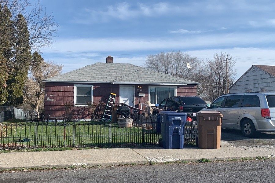 1st image of 2217 E Rockwell Ave