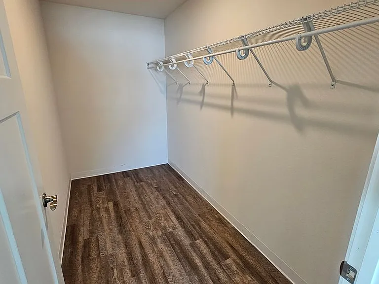 1100 W Marion St — Photo 30