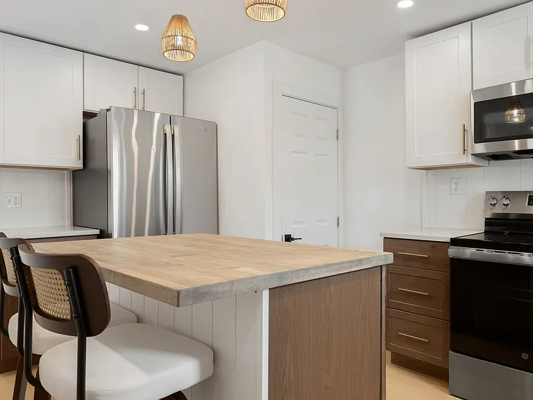 210 Monroe St — Photo 10