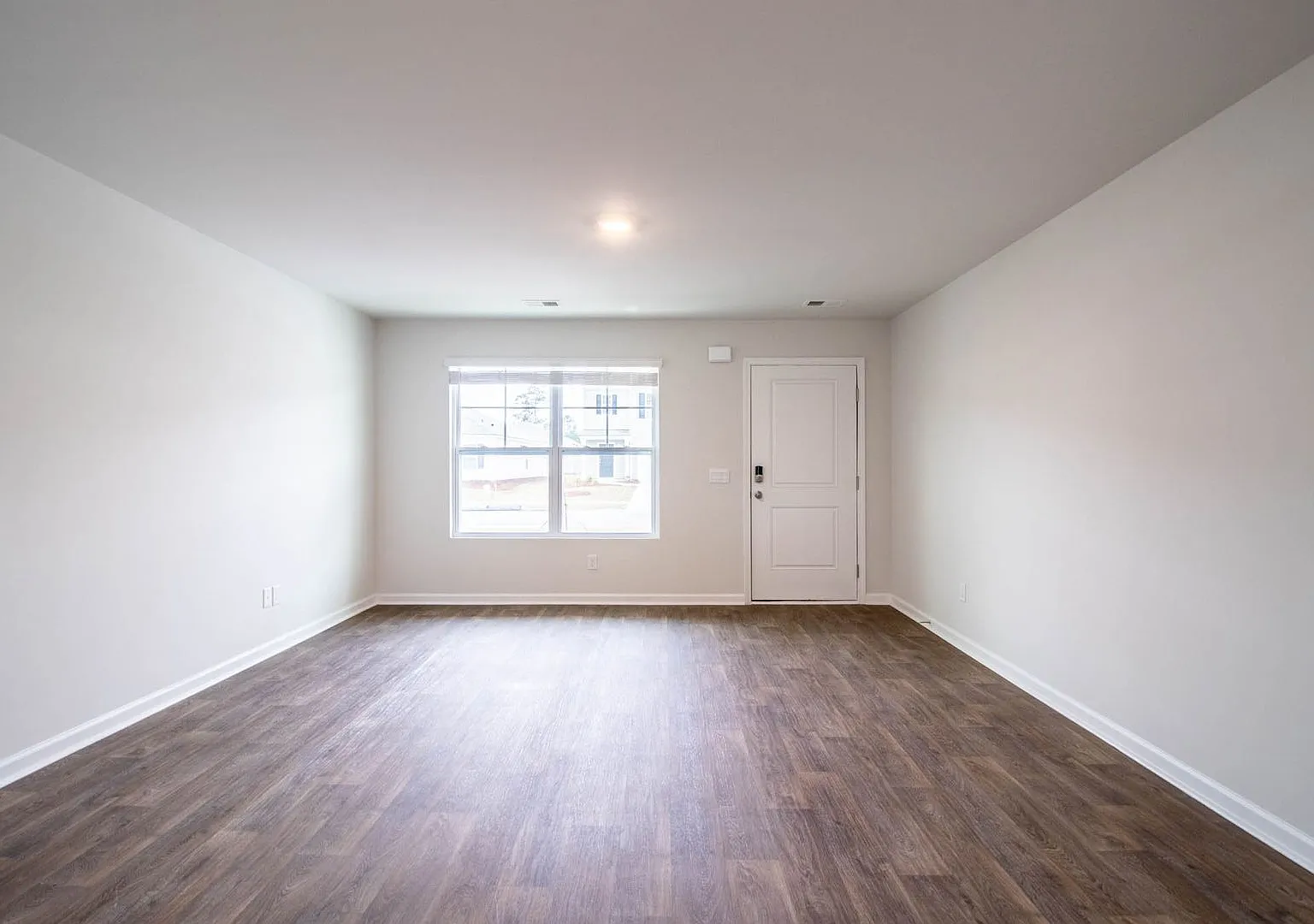 Amazing new community in Bloomingdale — Photo 4