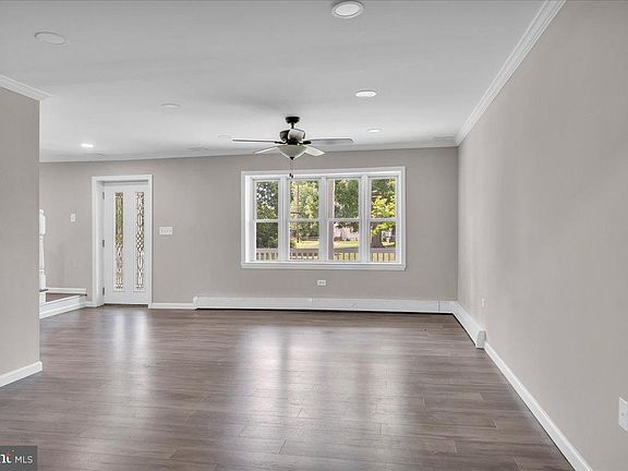 5th image of 2480 Monmouth Rd