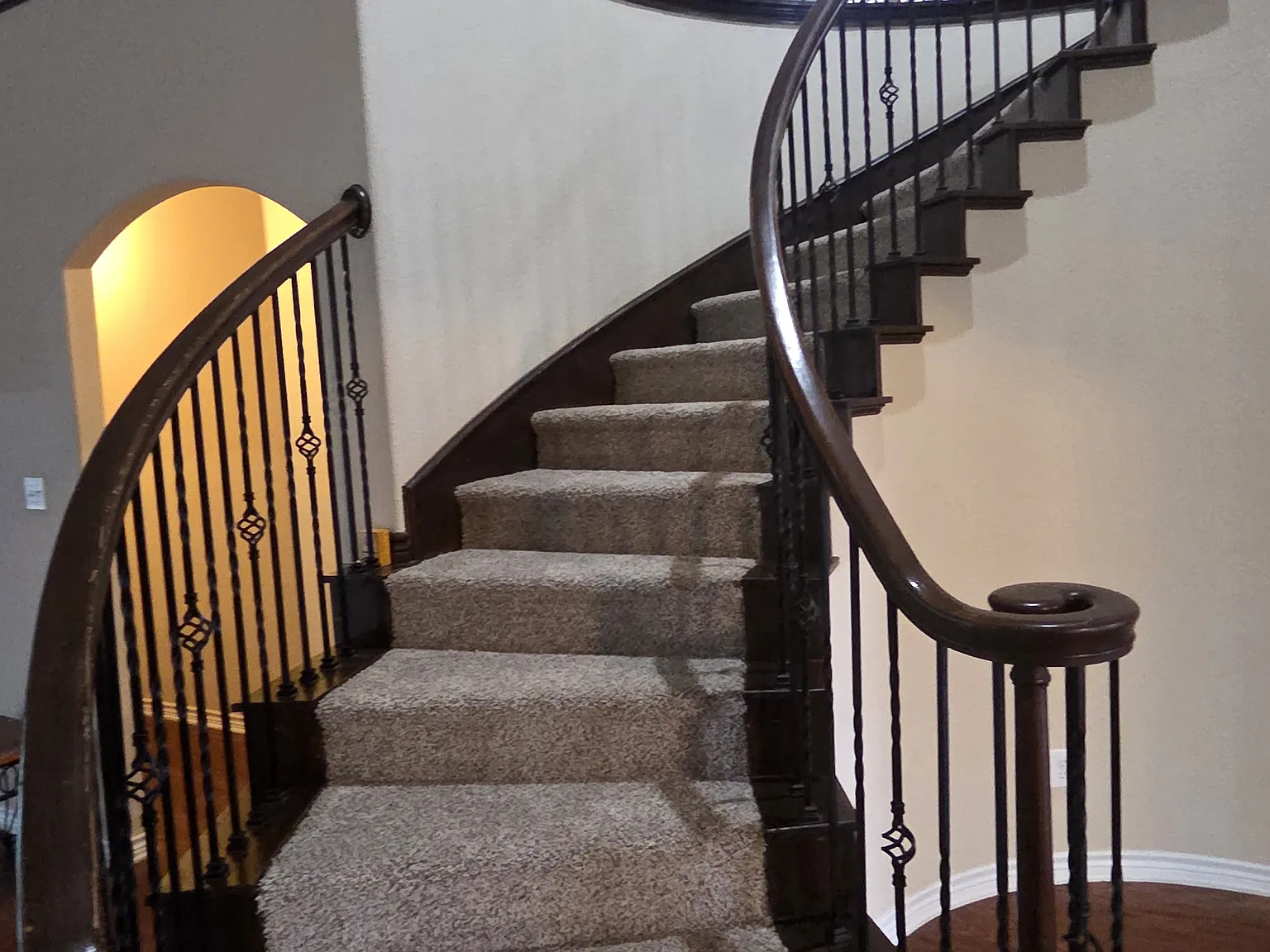 5 bed, 4054 sqft, $3,900 — Photo 3