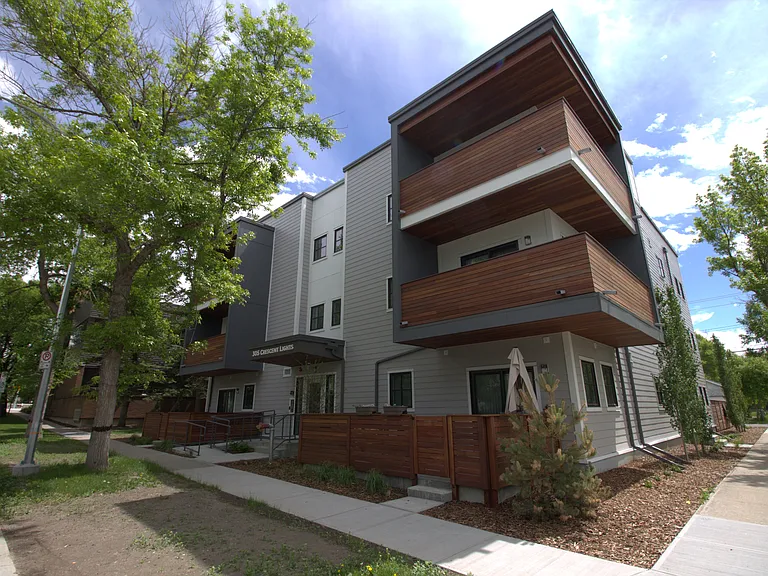 305 14th Ave NE #201 — Photo 1